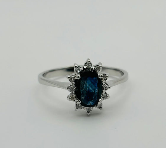 Bague 62 Bague en or blanc, saphir central et diamants 58 Facettes 50212