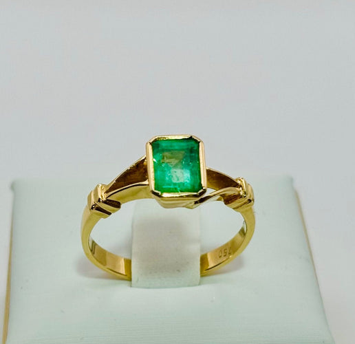 Bague Bague en or avec taille émeraude naturelle 58 Facettes 50292