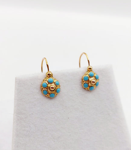 Boucles d'oreilles Boucles d’oreilles dormeuses fleur émail bleu en or 18k 58 Facettes A06471