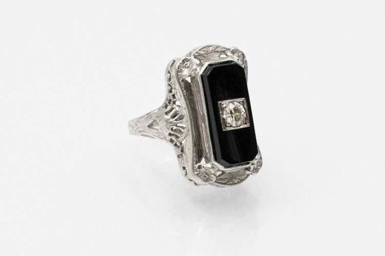Bague 47 Vintage Art Déco diamond and onyx ring, 1930s. 58 Facettes 11473