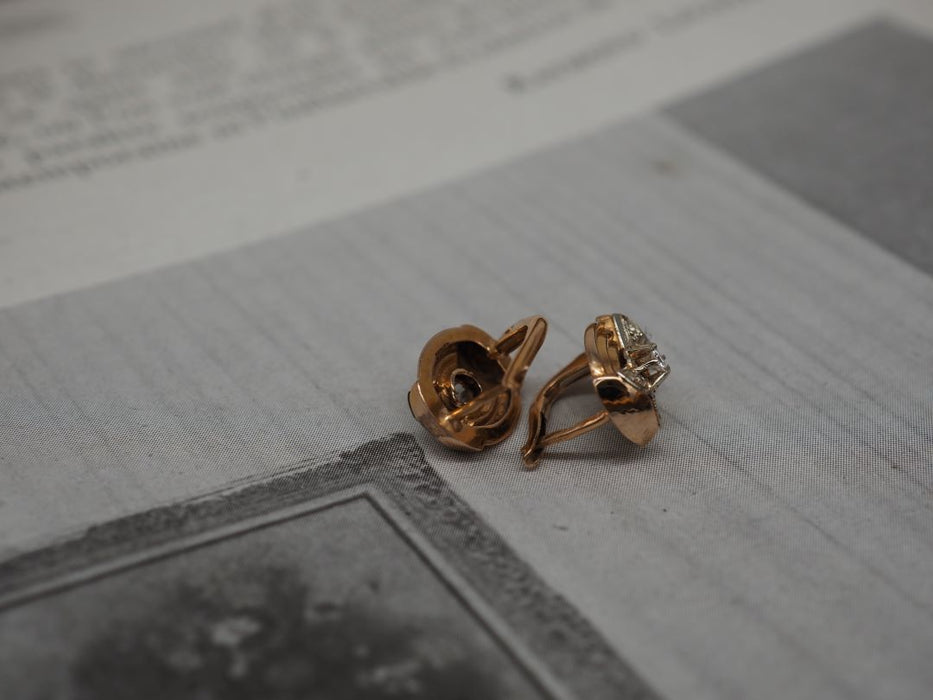 Yellow gold and gray diamond earring