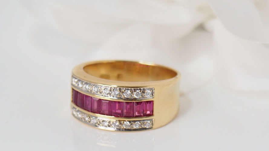 Bague Bague en or jaune, diamants et rubis 58 Facettes 31450