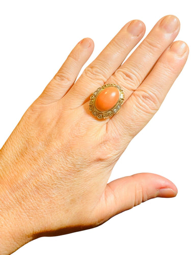 Bague Bague 1940 or jaune cabochon corail et diamants taille ancienne 58 Facettes 7204 A