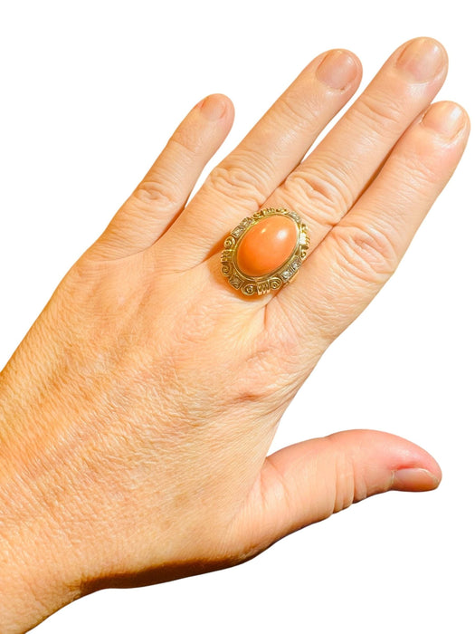 Bague 59 Bague 1940 or jaune cabochon corail et diamants taille ancienne 58 Facettes 7204 A