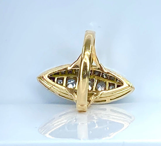 Bague 61 Importante bague marquise en or 18 carats et platine sertie de diamants 58 Facettes AB521