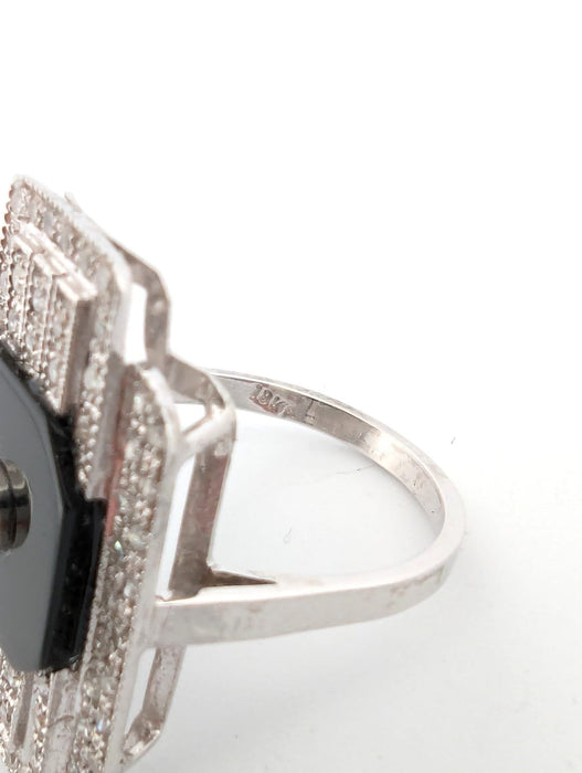 Bague 57 Bague en or blanc avec onyx et diamants 58 Facettes