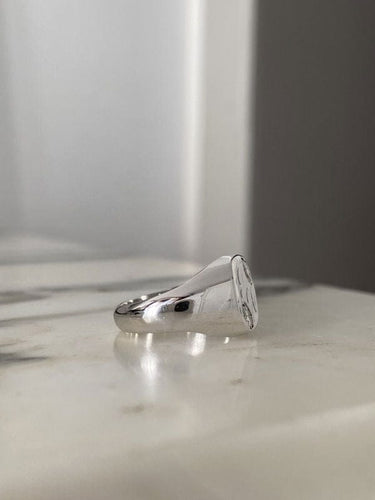 Bague 47 Bague chevalière en or blanc 18k et diamants 58 Facettes