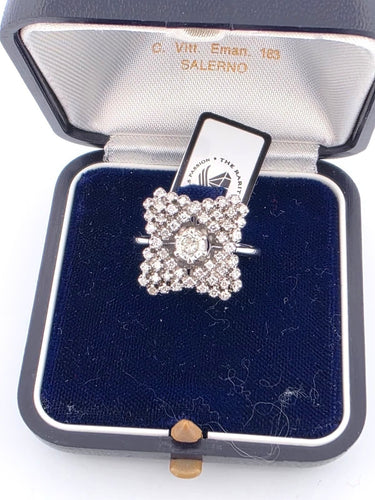 Bague 55 Bague en or blanc 18 carats sertie de diamants et ornée d'un diamant central 58 Facettes