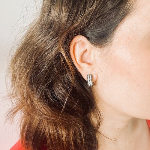 Boucles d'oreilles Boucles d'oreilles créoles diamants et diamants noirs en or blanc 58 Facettes