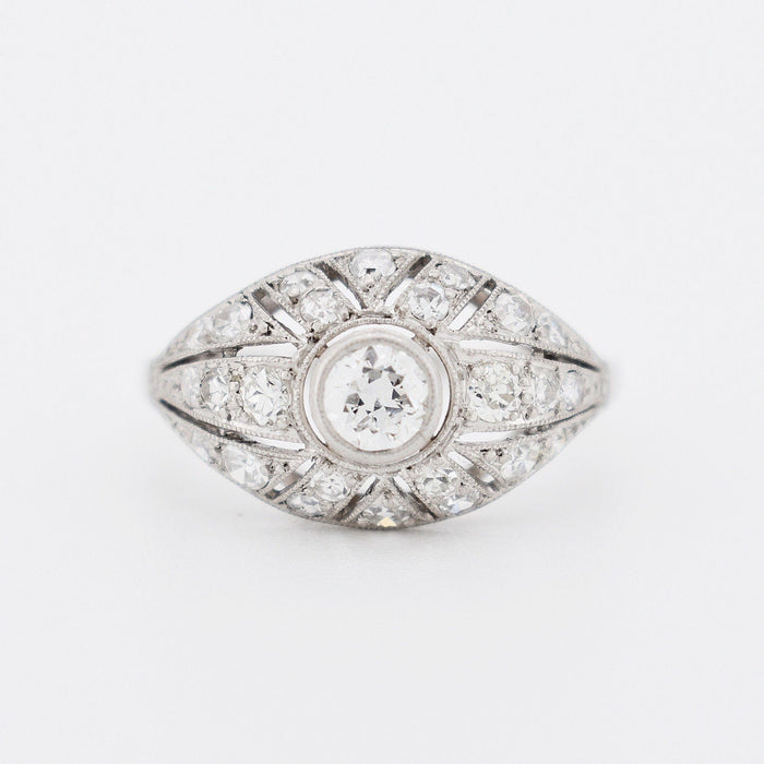 Ring Art Deco in platinum and diamonds