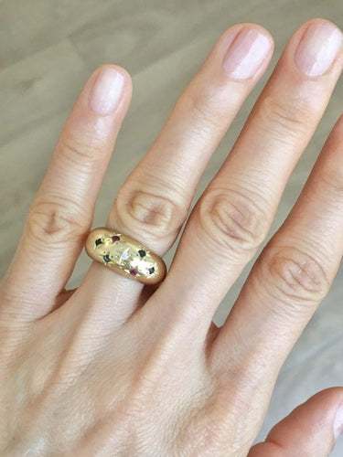 Bague 51 Bague boule en or jaune, diamant, rubis, saphirs, émeraudes 58 Facettes