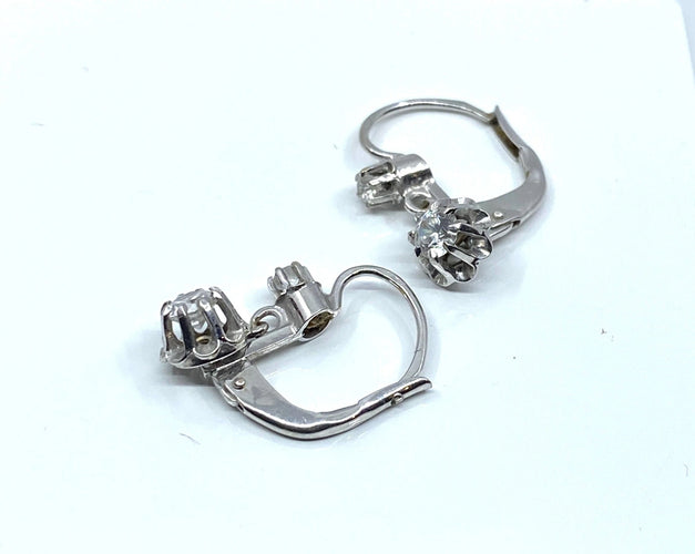 Boucles d'oreilles Boucles d’oreilles dormeuses en or blanc en pierres blanches 58 Facettes AB320