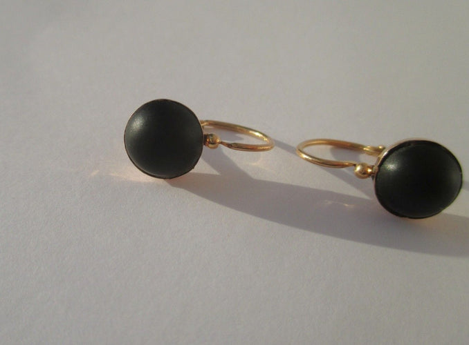 Oorbellen Oorstekers antiek cabochon zwarte jais in 18 karaat roségoud 