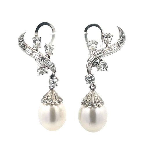 Boucles d'oreilles Boucles d’oreilles pendantes en platine, perles et diamants 2.42ct 58 Facettes