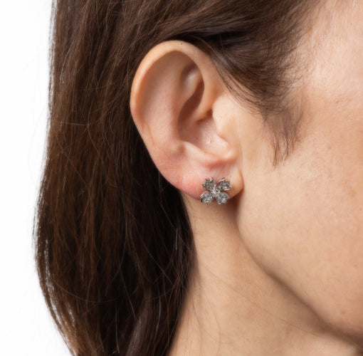 Boucles d'oreilles Tiffany & Co - Boucles d'oreilles fleurons en platine et diamants 1994 58 Facettes 1994 Tiffany & Co Diamond Floret Earrings Vintage Platinum Flowers Signed