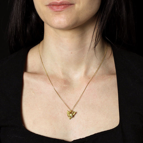 Ciondolo antico a forma di chimera con diamanti e relativa catena