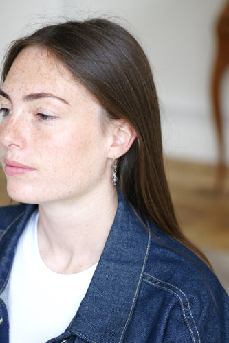 Boucles d'oreilles Anciennes boucles d'oreilles dormeuses diamants, or jaune et argent 58 Facettes