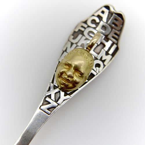 Pendentif Pendentif/breloque vintage en or jaune avec visage de bébé souriant 58 Facettes A2002N