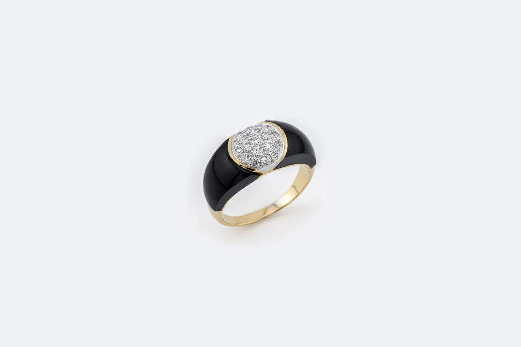 Yellow gold ring with onyx and pavé diamonds