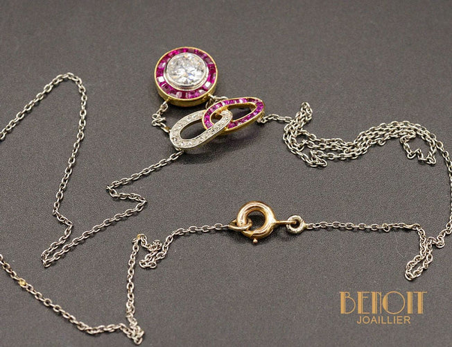 Collier Collier pendentif Art Déco diamant, rubis calibrés 58 Facettes A10447