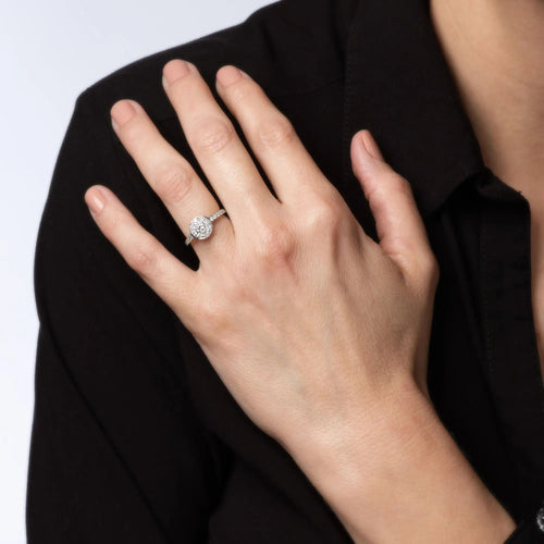 Bague 50.5 Bague de fiançailles ronde en platine avec halo de diamants Tiffany & Co 58 Facettes G13747