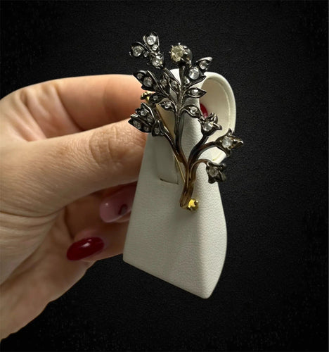 Broche Broche florale en diamant. Italie, vers 1920 58 Facettes