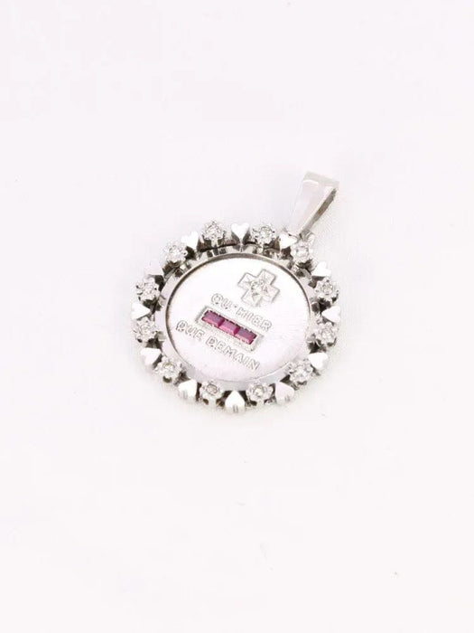 Pendentif AUGIS - Médaille amour entourage coeurs diamants or blanc rubis 58 Facettes J555