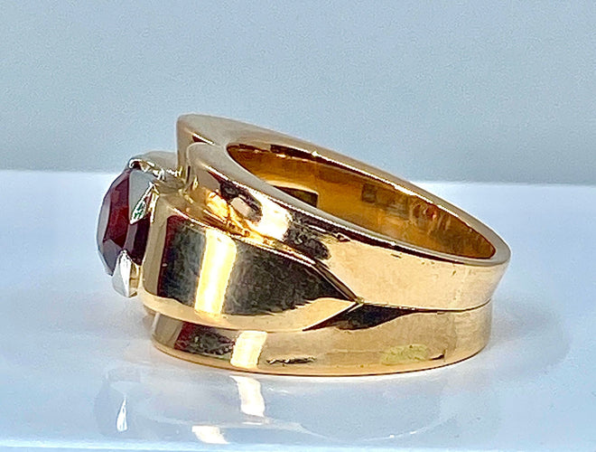 Bague Bague en or jaune 18 carats et platine sertie d’une pierre rouge , vers 1940 58 Facettes AB392