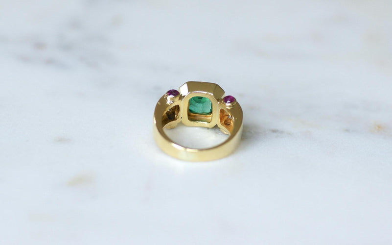 Bague Bague Vintage en Or Jaune, Émeraude Colombienne, Diamants et Rubis 58 Facettes