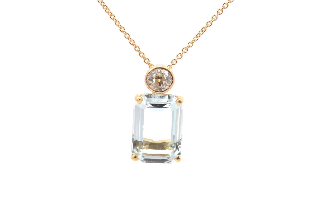 Aquamarine and diamond pendant chain