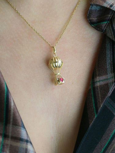 Keltakultainen kuumailmapalloriipus charms 