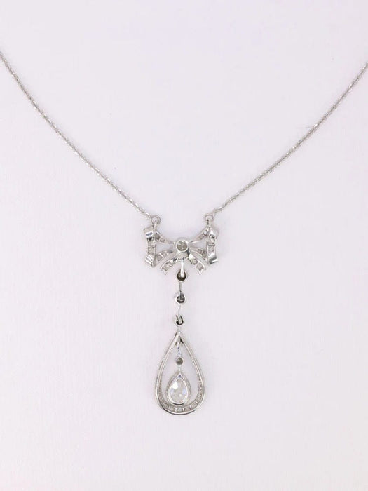 Collier Collier noeud Belle Epoque or blanc diamant poire taille ancienne 58 Facettes J542