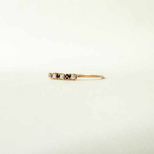 Bague 54 Demi-alliance Or, saphirs et diamants 58 Facettes