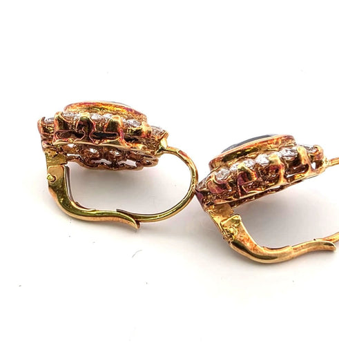 Boucles d'oreilles Boucles d'oreilles en or jaune 18 carats ornées de saphirs ovales et de diamants de 3,60 carats, couleur G, pureté VS 58 Facettes