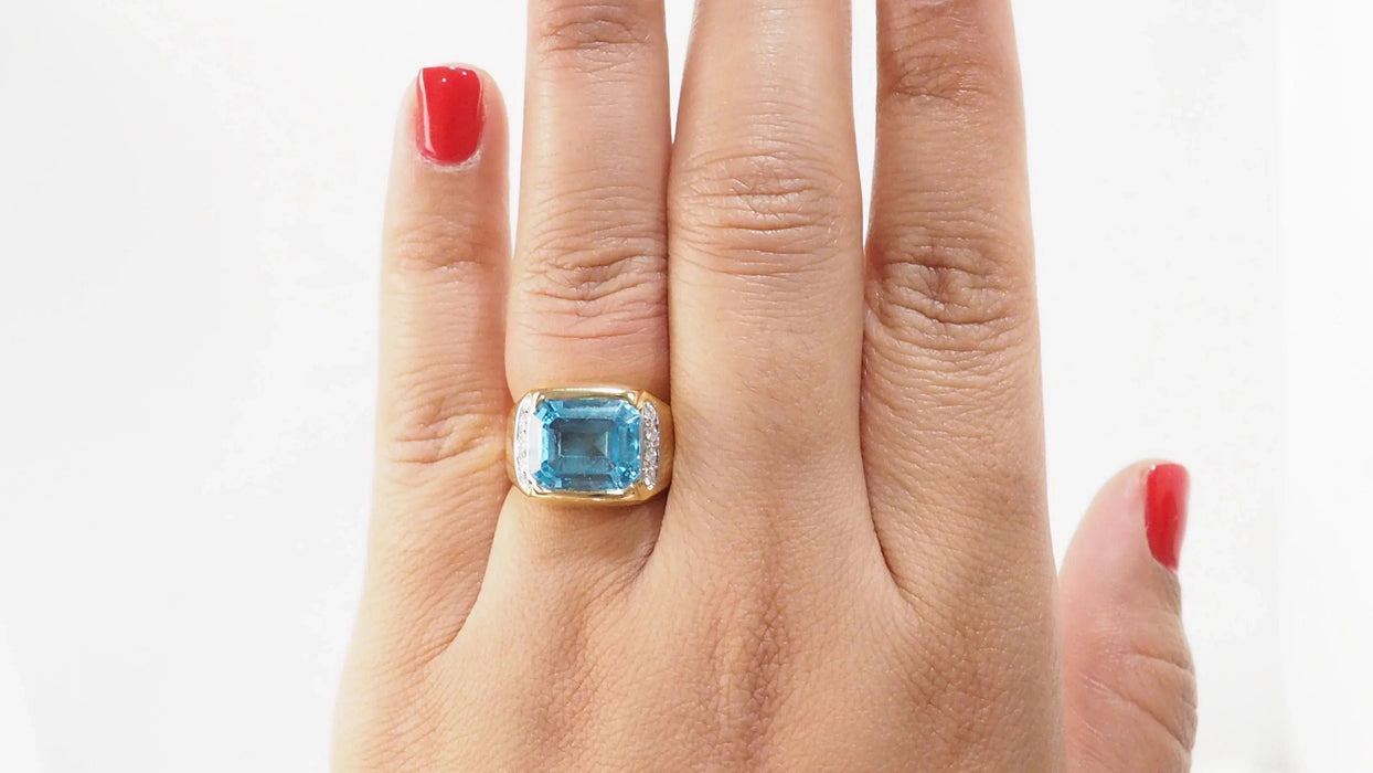 Bague 52 Bague en or jaune, Topaze bleue et diamants 58 Facettes 32748