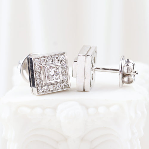 Boucles d'oreilles Boucles d'oreilles carrées à double halo en or blanc 18 carats et diamants 58 Facettes 135023E