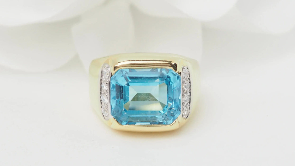 Bague 52 Bague en or jaune, Topaze bleue et diamants 58 Facettes 32748