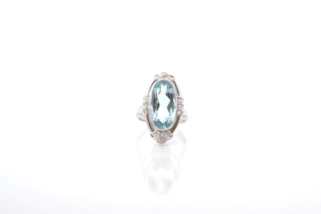 Vintage aquamarine and diamond ring in 18k gold