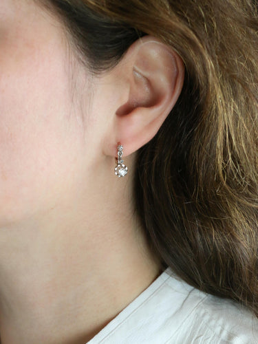 Boucles d'oreilles Dormeuses anciennes diamants coussin 0,5 carat 58 Facettes 1130.6