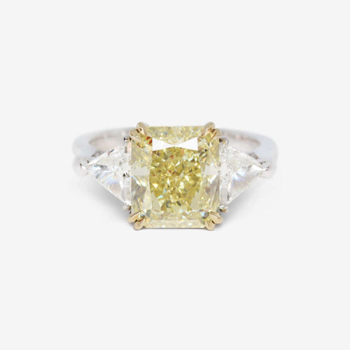 Bague Bague en diamant de forme radiante jaune fantaisie SI1 de 5,02 carats, GIA 58 Facettes 22612