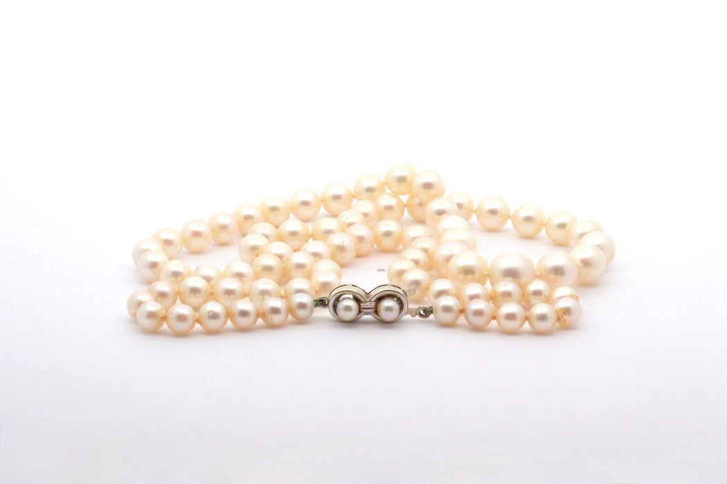 White gold cultured pearl necklace