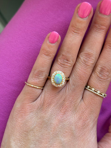 Bague 54 Yellow gold Australian opal and diamond ring 58 Facettes