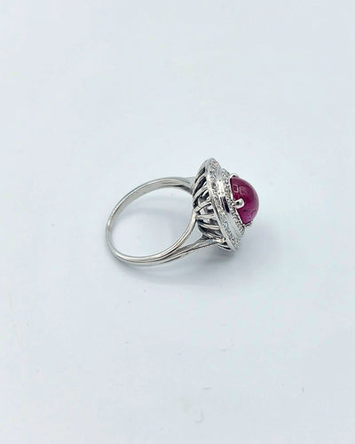 Bague 55.5 Bague Cocktail Ovale en Or ornée d'un Rubis Cabochon et Diamant 58 Facettes A11146