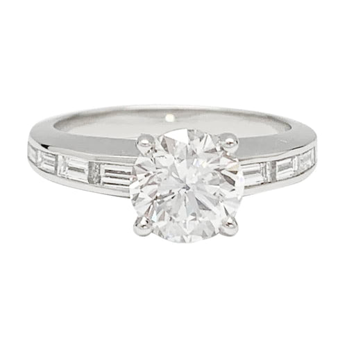 Bague 51 Bague solitaire accompagné de diamants baguette. 58 Facettes 31937