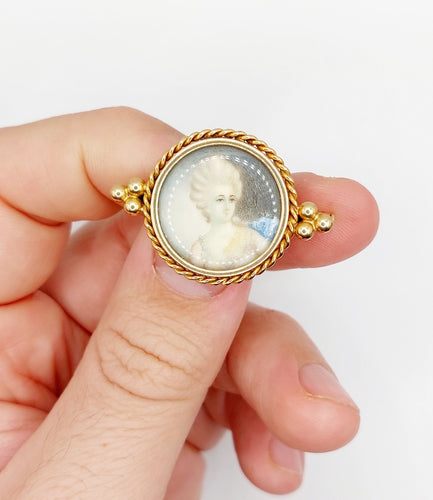 Broche Broche victorienne or rose, miniature femme élégante 58 Facettes A04508