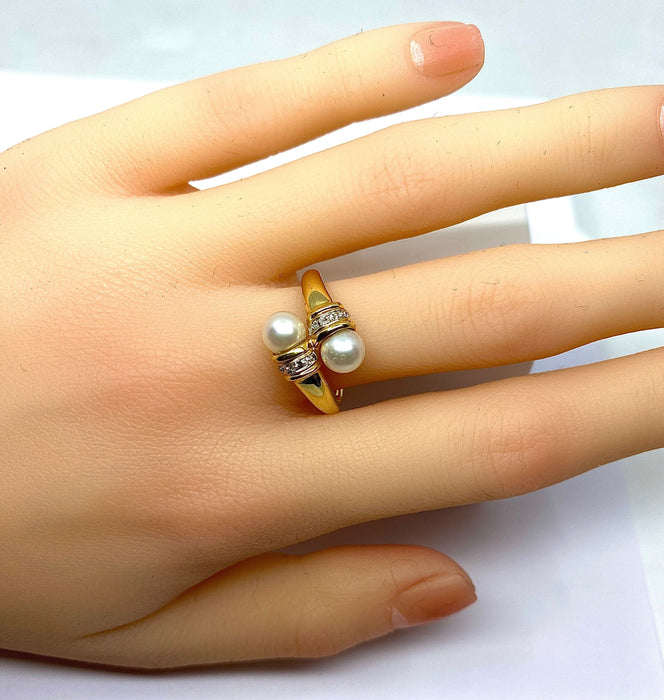 Yellow gold ring, 2 pearls and 6 diamonds