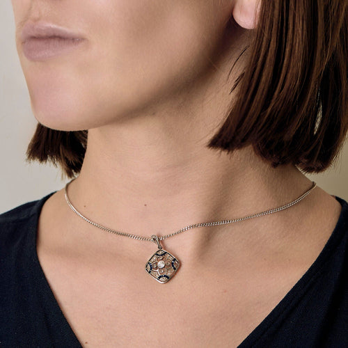 Pendentif or blanc, saphirs et diamants 58 Facettes B250461