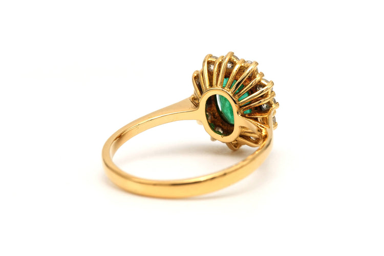 Bague 56 Bague contemporaine en or jaune sertie d'une émeraude et de diamants (+-0.48ct) 58 Facettes 22957