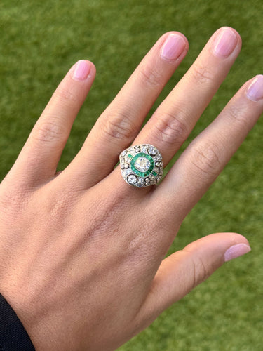 Bague 57 Bague de style Art déco en platine avec diamants et émeraudes 58 Facettes