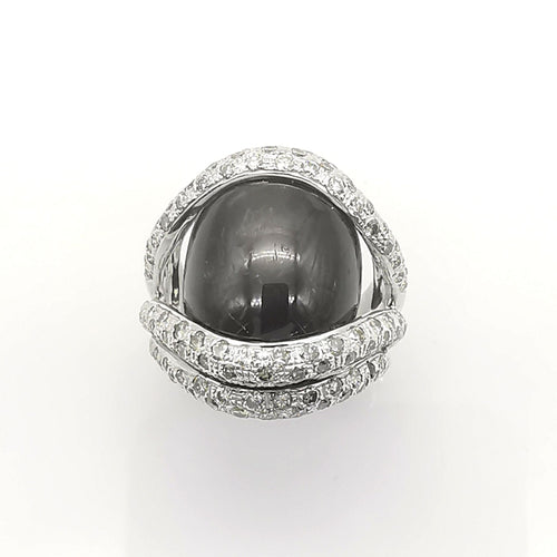 Bague 54 Bague or blanc, onyx & diamants 58 Facettes
